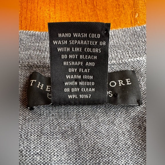 Merino wool vest from Bloomingdale’s. Side M - Picture 5 of 8